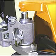 Overall casting oil pump to avoid overloading