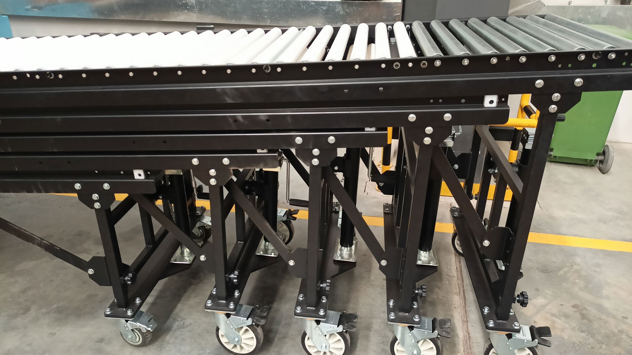 Telescopic Gravity Roller Conveyor