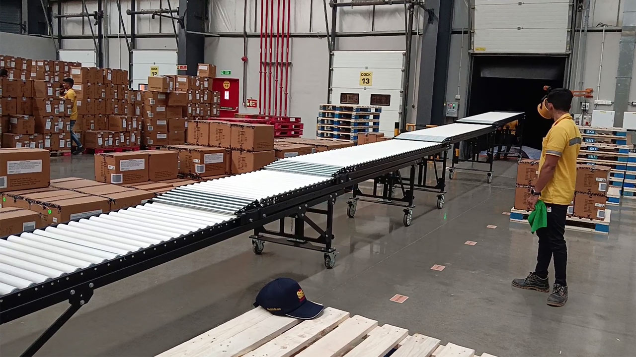 Telescopic Gravity Roller Conveyor